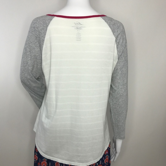1 E Levi's Cream Stripes Gray Ringer Baseball Tee - Picture 2 of 6